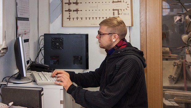 “Her İle Meslek Lisesi Ekonomiye Yatırımdır” Gençlerin mesleki eğitime yönlendirilmesinin ekonomiye yatırım olduğunu vurgulayan TESK Genel