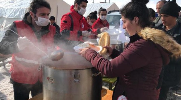 Depremzedelere Sıcak Yemek İran’daki depremden etkilenen Van’daki depremzedeler için alarm