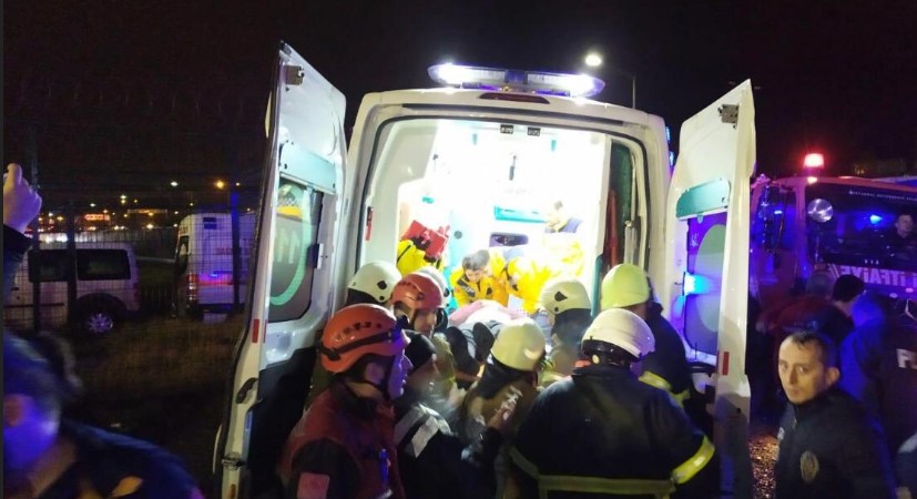 Sağlık Müdürlüğü’nden Savunma Geldi : “2 Dakika İçinde Müdehale Ettik” Sabiha Gökçen Havalimanı’nda yaşanan uçak kazasında bazı yaralıların havalimanındaki otobüslerle