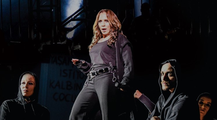 Sertab Müzikali PSM Turkcell Sahnesi’nde Ünlü şarkıcı Sertab Erener ‘Sertab’ın Müzikali Klasikleri’yle Zorlu PSM Turkcell