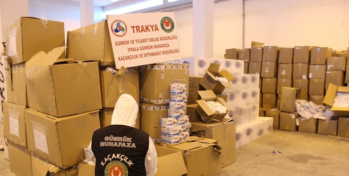 Tıbbi Koruyucu Malzemeleri Yurt Dışına Kaçıracaklardı ! Ticaret Bakanlığı Gümrük Muhafaza ekiplerince İpsala Gümrük Kapısı ve İstanbul