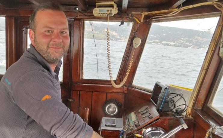 Foça’da Kaptanlar Sezona Hazırlanıyor Tüm dünyada korona virüs salgını nedeniyle özellikle turizm sektöründe beklenen