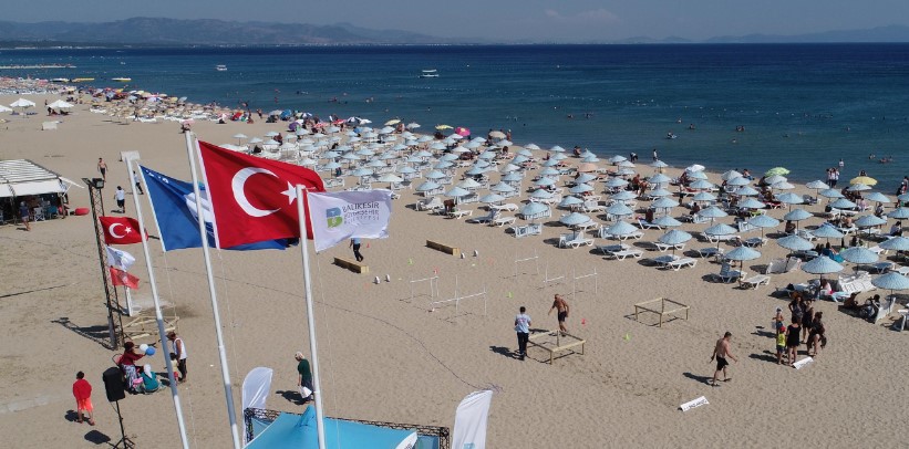 Balıkesir Büyükşehir Belediyesi kentte mavi bayraklı plaj sayısını artırdı. Geçtiğimiz