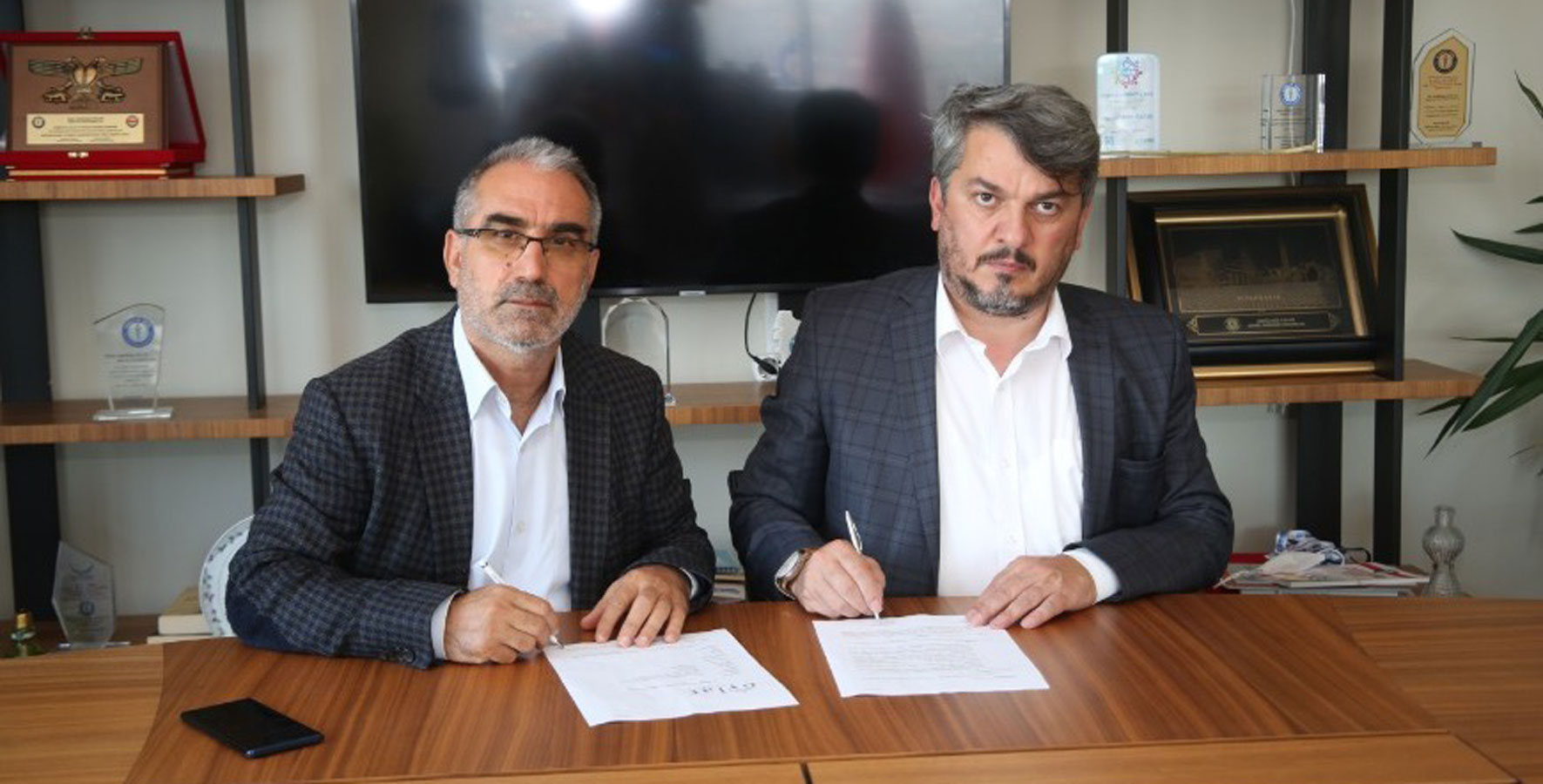 Sağlıkçılara İndirimli Tatil Sağlık-Sen ile Oylat A.Ş arasında indirimli tatil anlaşması imzalandı. Yapılan