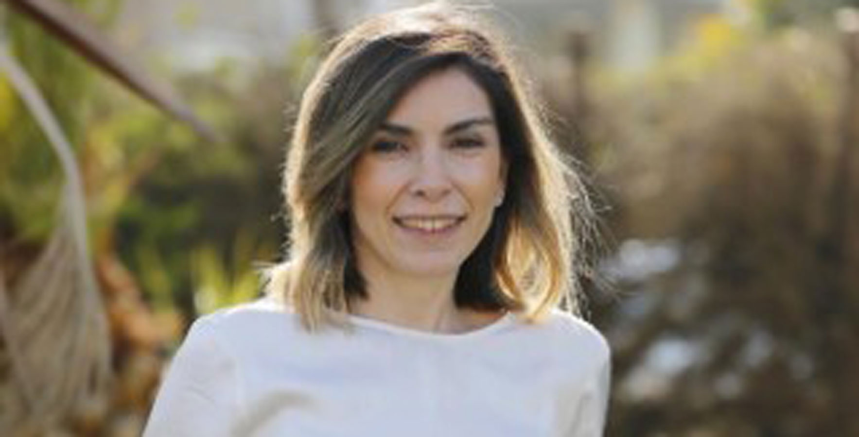 Göğüs Hastalıkları Uzmanı Dr. Merda Erdemir Işık, bir yandan yaz