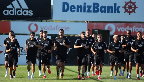 Beşiktaş, yeni sezon hazırlıklarını, BJK Nevzat Demir Tesisleri’nde yaptığı antrenmanla
