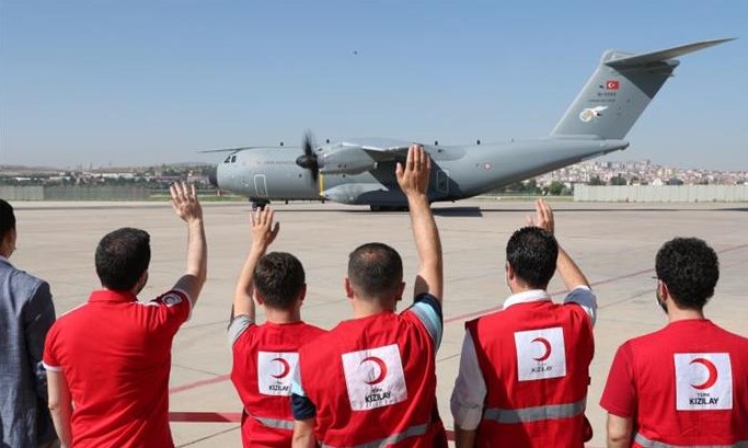 Lübnan’ın Beyrut Limanı’ndaki depoda meydana gelen şiddetli patlamanın ardından Türk