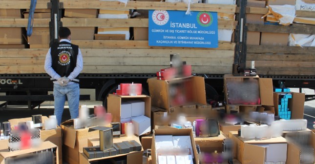 Ticaret Bakanlığı Gümrük Muhafaza ekiplerince İstanbul Muratbey Gümrük Sahasında gerçekleştirilen