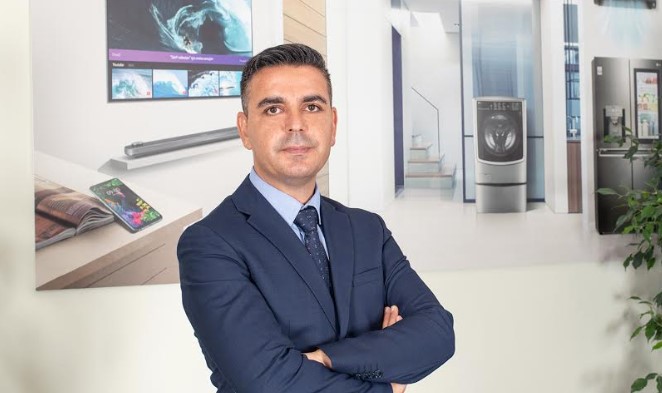 Bülent Bülbül, LG Türkiye Ev Eğlencesi Elektroniği ve Beyaz Eşya Ürün Grupları Satış Başkanı Oldu Temmuz 2020 itibariyle organizasyonel değişim sürecine giren LG Türkiye, hizmet