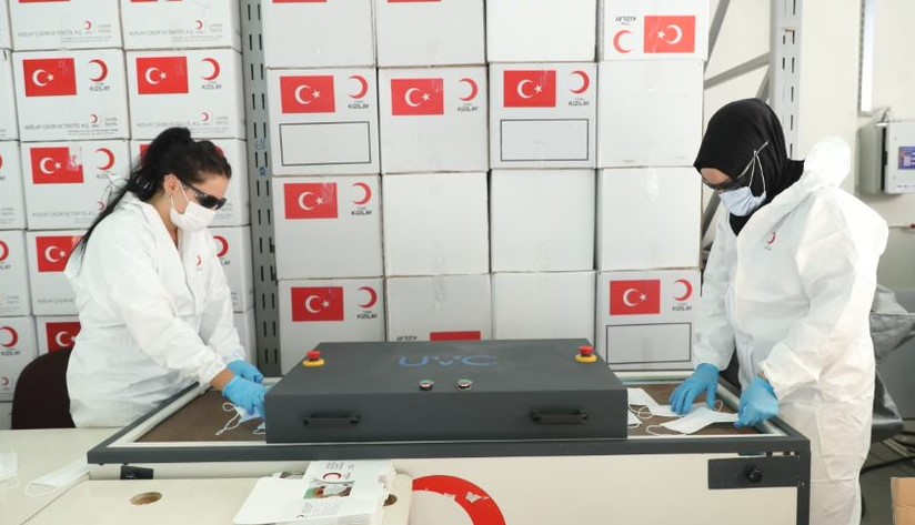 Çalışmalarını günün koşullarına göre şekillendiren ve tecrübesini ortaya koyduğu ürünlere