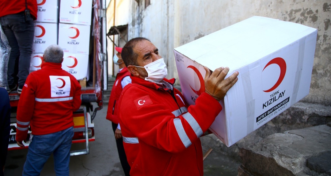 Azerbaycan’ın Dağlık Karabağ bölgesindeki çatışmalardan etkilenenler için bölgedeki dağıtım çalışmalarını
