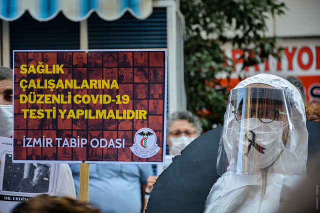 Covid-19 Hastası Sağlıkçı Sayısı 40 Bini Geçti İzmir Tabip Odası tarafından yapılan basın açıklamasında Covid-19 hastası sağlık