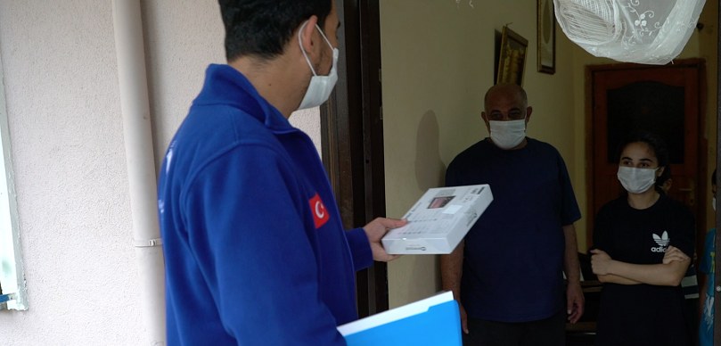 Pandemi sürecinin başlangıcından itibaren çeşitli yardım paketleri ile ihtiyaç sahiplerine