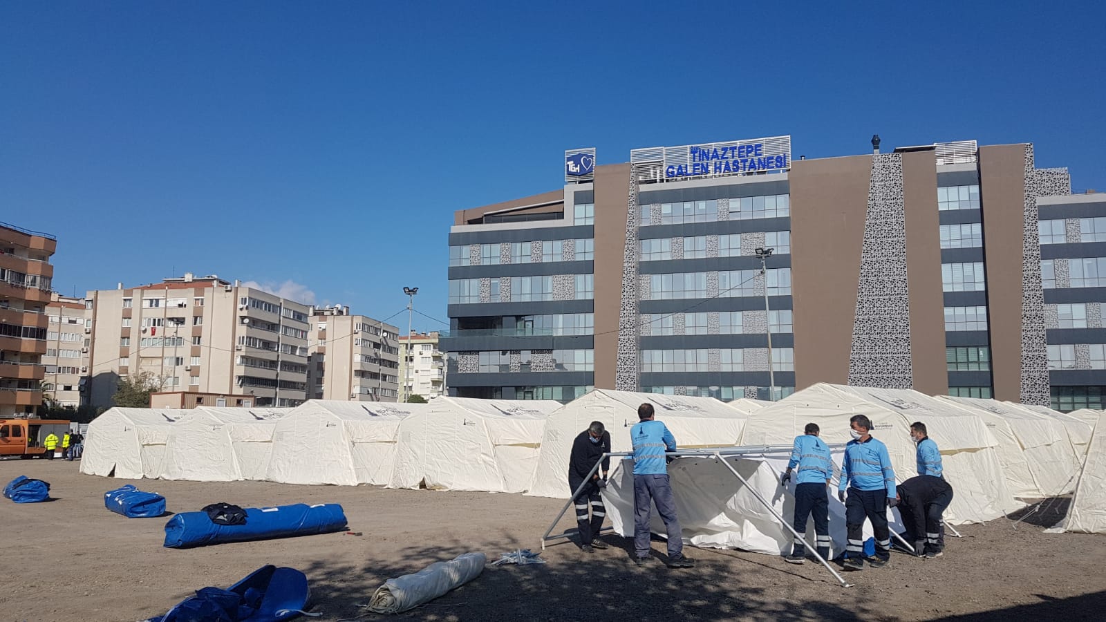İzmir’de Geçici Barınma Merkezleri Kuruluyor Afet ve Acil Durum Yönetimi Başkanlığı yaptığı açıklamada, İzmir depreminde