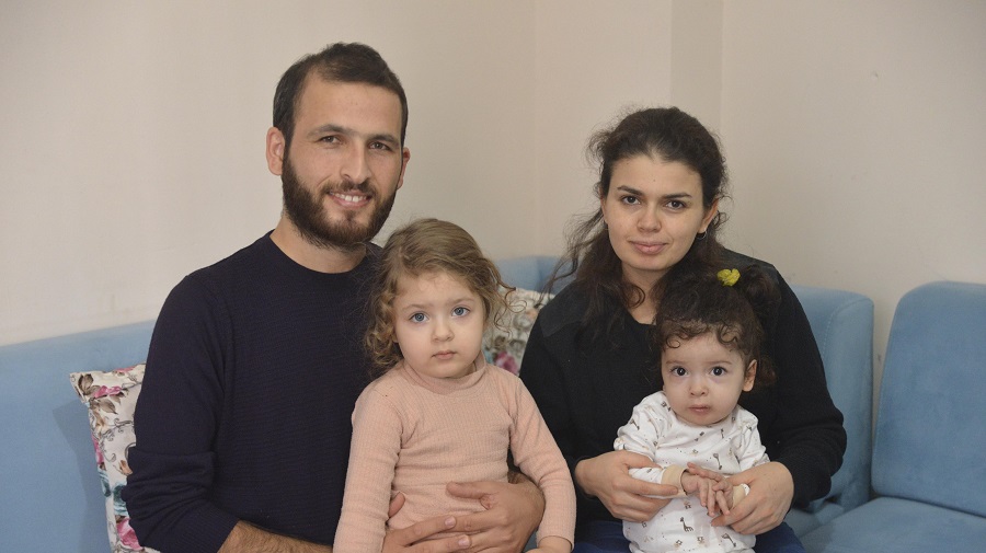 SMA Hastası Minik Öykü’nün Sayılı Günleri Kaldı…. SMA Tip 1 hastası minik Öykü Semra‘nın gen terapisi alabilmesi