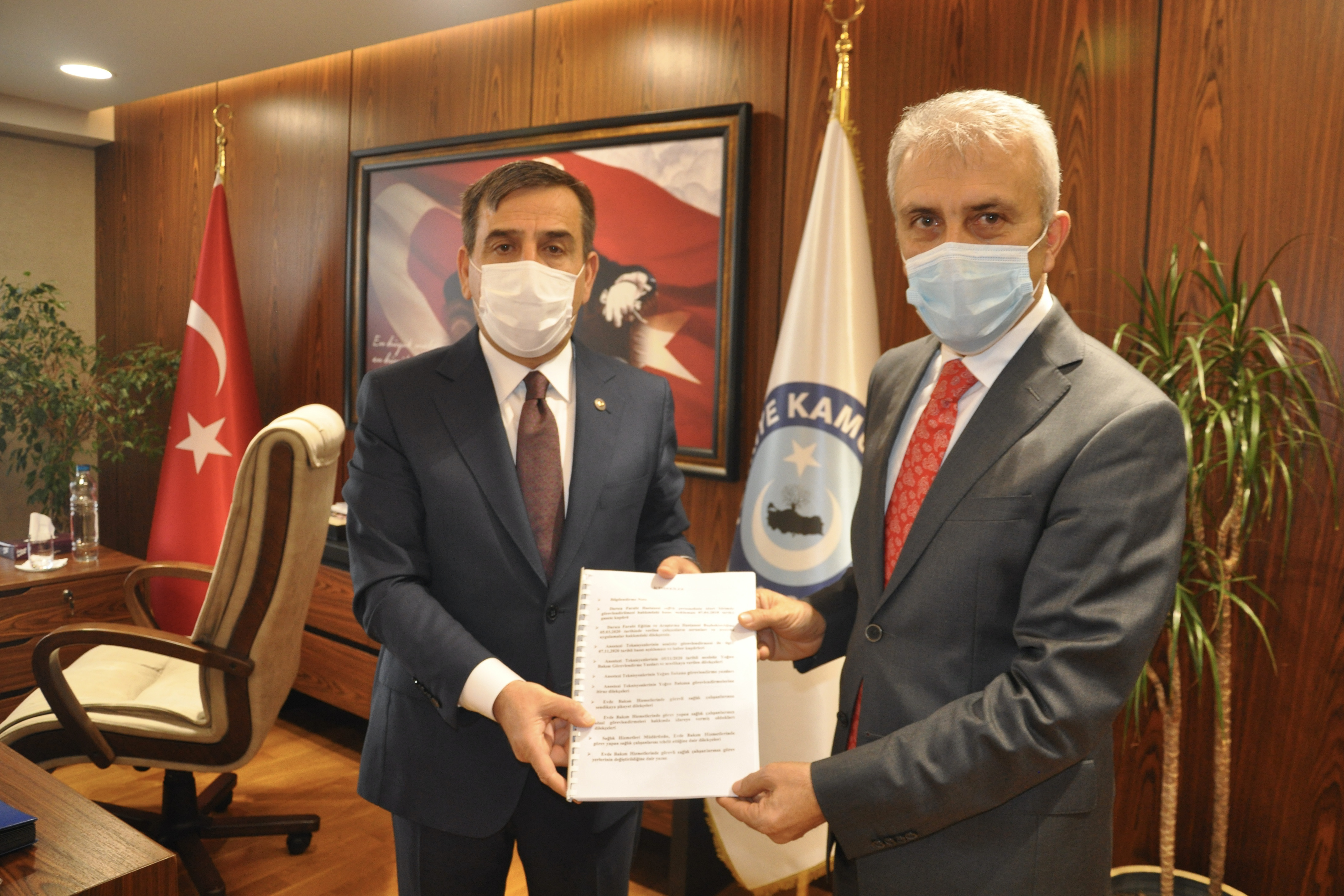 Başhekim Hakkında Suç Duyurusu Kamu Sen Genel Başkanı Önder Kahveci, çalışanlarına yönelik sosyal medyada