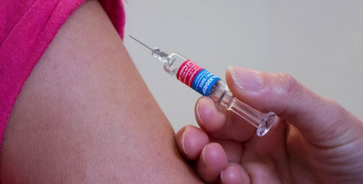 Sağlık Bakanlığı, yayınladığı “Nasıl Aşı Olabilirim?” adlı videoda, aşı aşamalarını