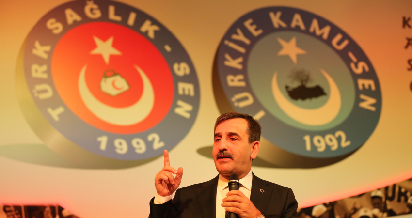 Türkiye Kamu-Sen Genel Başkanı Önder Kahveci, Toplu Sözleşme Görüşmeleri ve Hakem Kurulu sürecinin tam bir fiyasko ile sonuçlandığını duyurdu. 