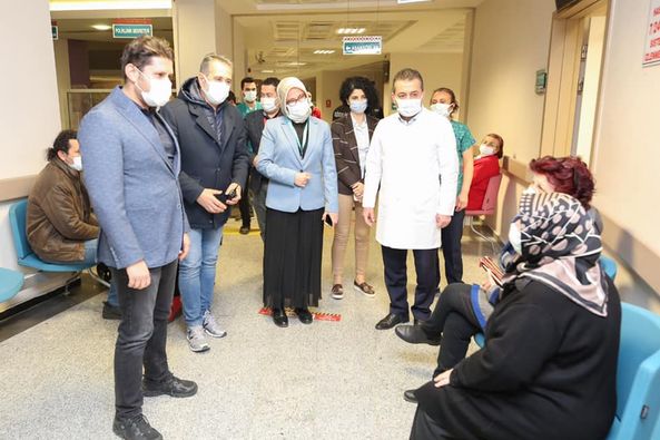 Koronavirüs Aşı Mesaisi Gece 24.00’e Kadar Sürüyor İzmir İl Sağlık Müdürü Op. Dr. M. Burak Öztop İzmir’de