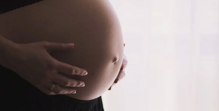 Uzmanlar, koronavirüse karşı aşılanmanın erkek ve kadın doğurganlığını engelleyebileceğine dair