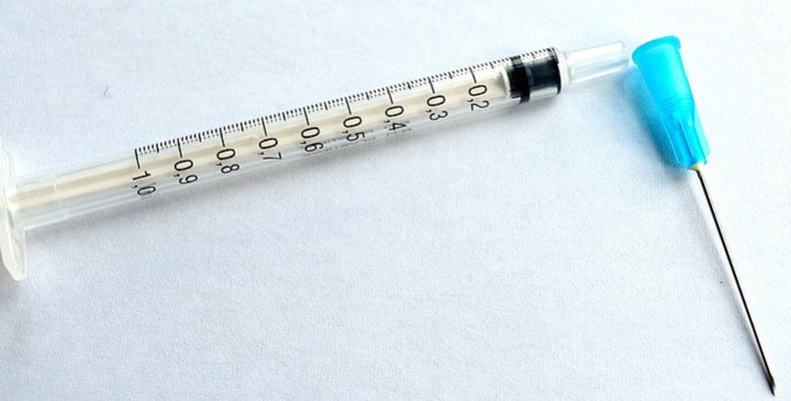 Tayland Başbakanı Prayut Chan-o-Cha, insanların aşıyı aldıktan sonra bir takım