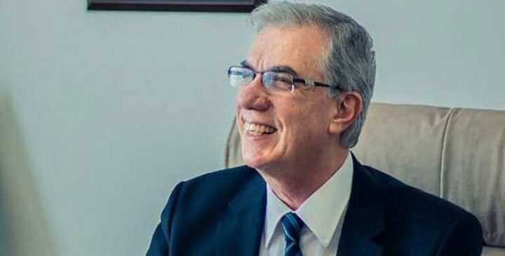 İzmir’in ve tıp dünyasının sevilen doktorlarından Prof. Dr. Kamil Kumanlıoğlu