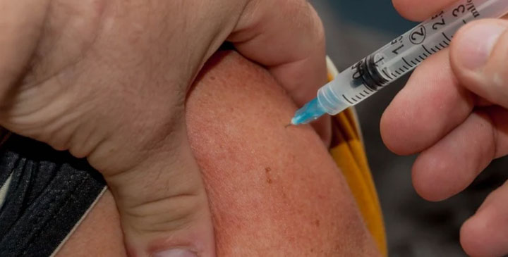 Türk Toraks Derneği, doğal enfeksiyon geçiren sağlık personelinin COVID-19 aşısı