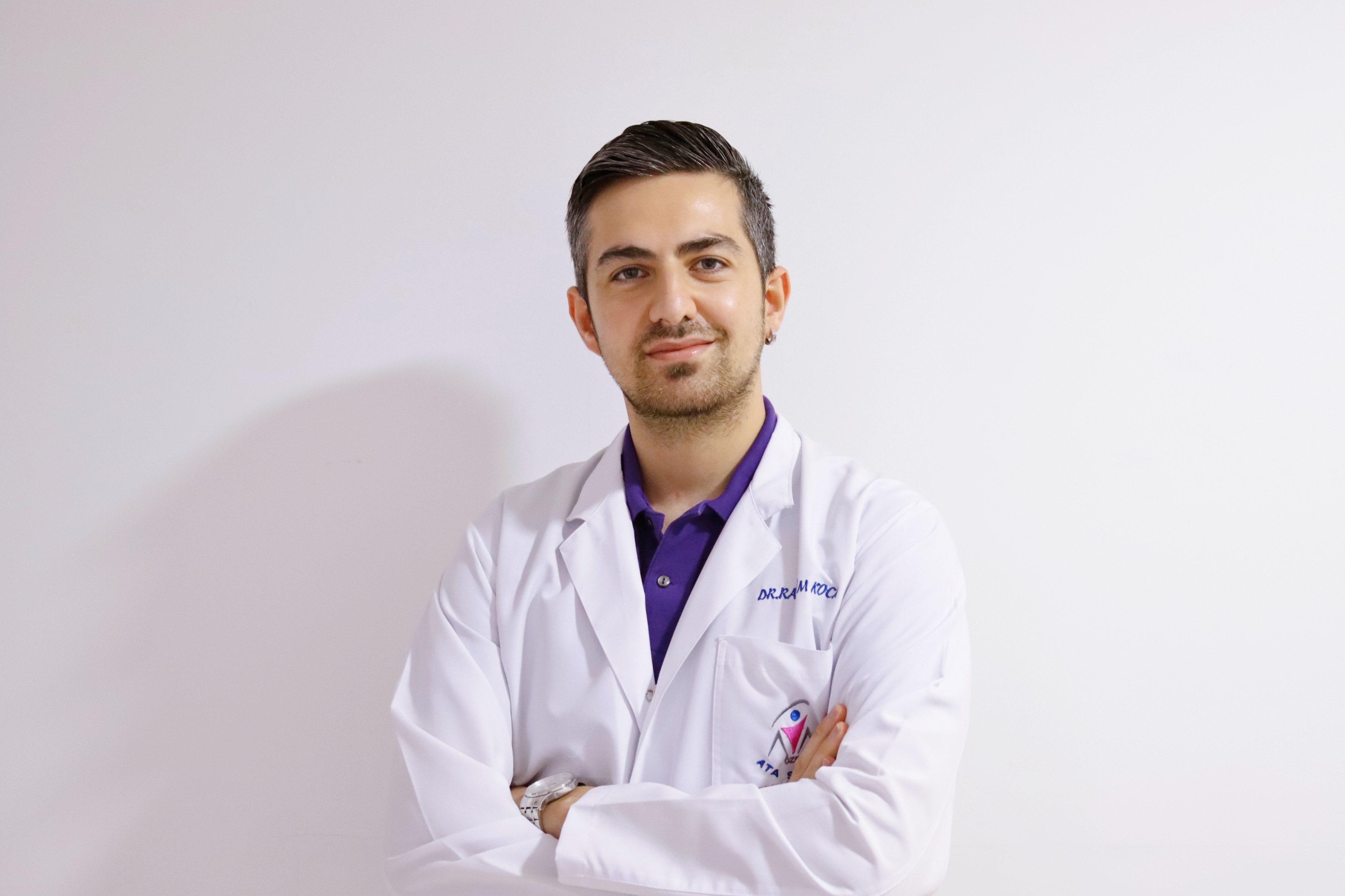 Ağız İçinden İzsiz Tiroid Ameliyatı Genel Cerrahi Uzmanı Op.Dr. Serhat Buldur, rutin olarak boyundan yapılan