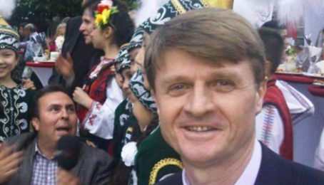 Gazeteci Sedat Sözer’i Kaybettik Karşıyaka Belediyesi’nde uzun yıllar basın danışmanlığı görevinde bulunan sevilen gazeteci
