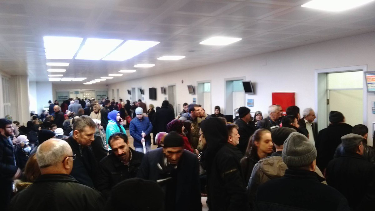 Aşı Olamayan Vatandaşlar Var ! Aşı merkezlerinde aşırı yoğunluğun yarattığı durumu açıklayan Sağlık Hizmetleri Sendikası