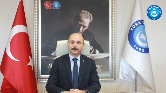 “Selçuk, Öğrencilere Andımızı Hediye Eden Bakan Olarak Tarihe Geçsin” Türk Eğitim-Sen Genel Başkanı Talip Geylan, Öğrenci Andı’nın gerekçeli kararı