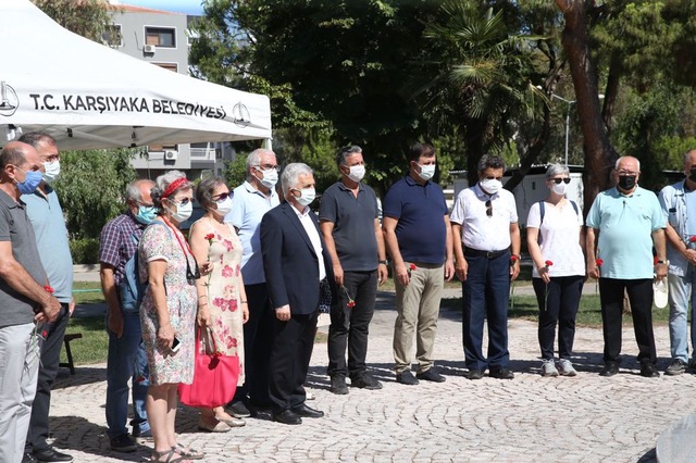 Pandemide Kaybettiğimiz Sağlıkçılar Anıldı İzmir Tabip Odası Sağlık Çalışanlarına Saygı Anıtı’nda pandemi sürecinde kaybettikleri