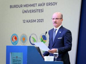 Türkiye’nin yaşadığı deprem felaketi nedeniyle üniversite eğitiminin uzaktan eğitimle yürütülmesi