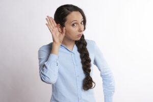 Çınlama Depresyon Sebebi Olabilir. Halk arasında çınlama olarak bilinen tinnitus,