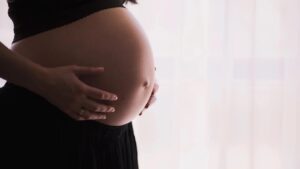 Gebelikte beslenme hem bebeğin büyüyüp gelişmesi hem de annenin gereksinimlerinin