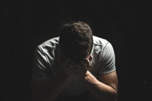 Psikiyatride tedavisinde zorlanılan hastalıklardan biri olan şizofreninin tüm dünyada benzer