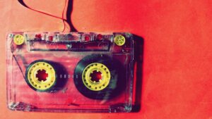 Müzik terapisi genellikle zihinsel ve duygusal sağlığı geliştirmek için kullanılırken,