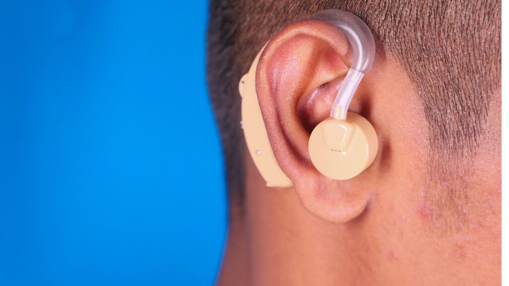 İşitme sistemini oluşturan dış kulak, orta kulak, iç kulak ve işitme sinirlerinde ortaya çıkabilecek bir aksaklık işitme kaybına sebep olabiliyor.