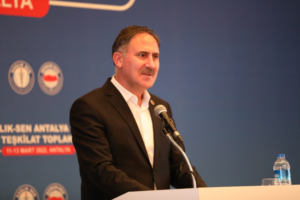 Sağlık çalışanlarının 14 Mart Tıp Bayramını kutlayan Sağlık-Sen Genel Başkanı