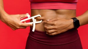 Metabolizma hızı, hareketsizlik ve beslenme şekli gibi nedenler vücudumuzda aşırı