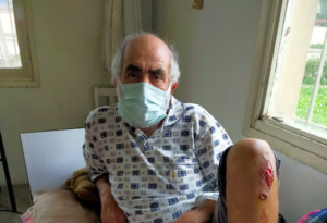 Sağ ayağı intihaplanma nedeniyle kesilen Niyazi Sevim yardımseverlerden yardım bekliyor.