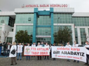 Antalya Kepez Devlet Hastanesi’nin acil servisinde görev yapan hekimin hastanın