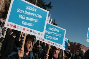 Sakarya da bir ASM de görev yapan sağlıkçıya şiddet uygulandı.