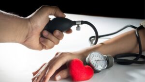 Hipertansiyon sadece yetişkinlerde değil, çocuklarda da görülen sağlık problemleri arasında