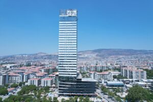 İzmirde yıllardır önemli kentsel dönüşüm ve konut projelerine imza atan