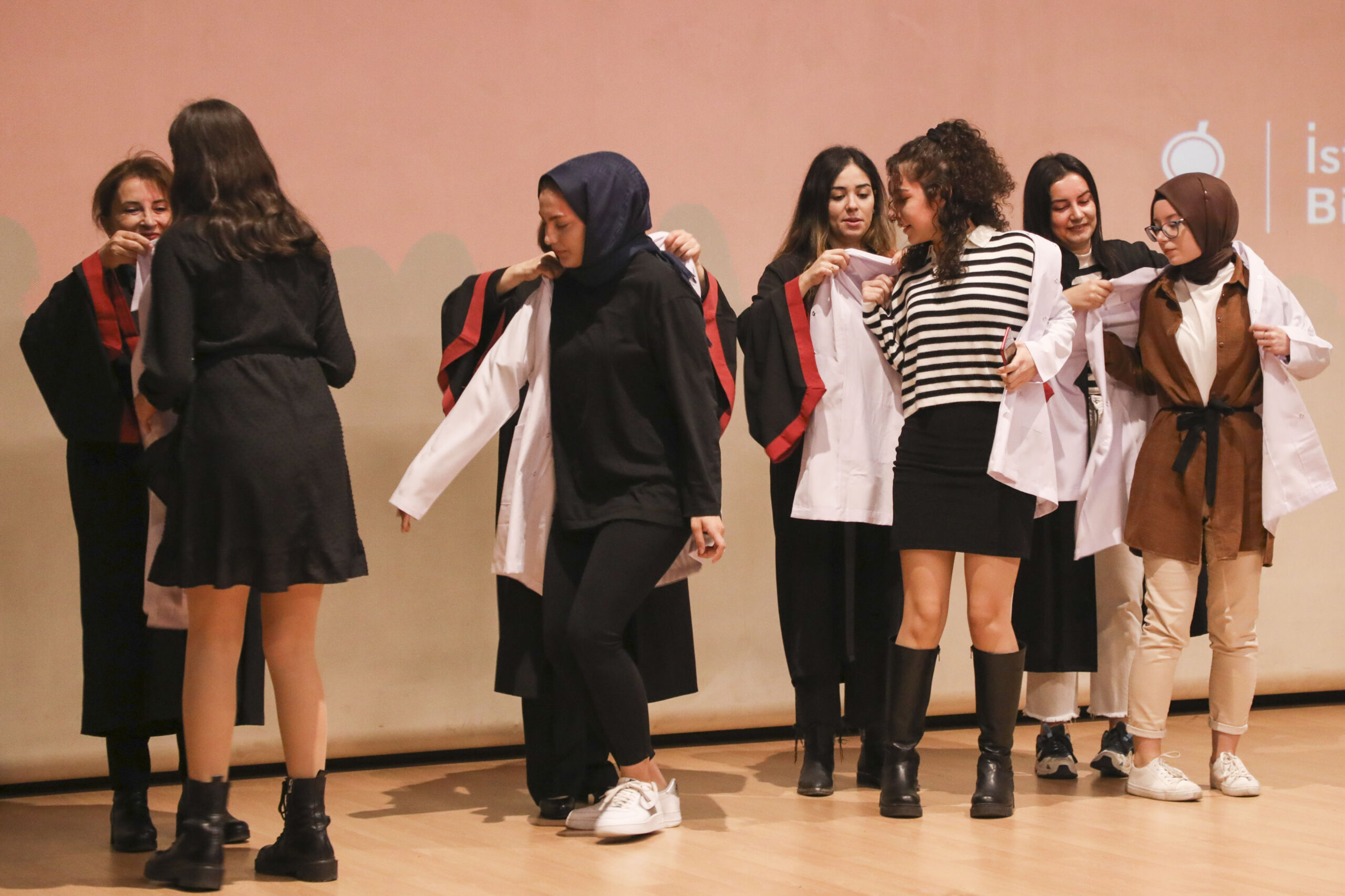 BİLGİ Sağlık öğrencileri ‘Beyaz Önlük Giyme Töreni’nde Mesleğe İlk Adımlarını Attı