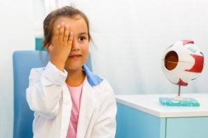 Göz sağlığının korunması için alınan önlemleri anlatan Prof.Dr. Canan Karatay