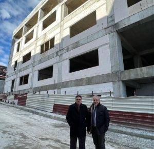 İstanbul Üniversitesi Tıp Fakültesi Dekanı Prof. Dr. Tufan Tükek, üç