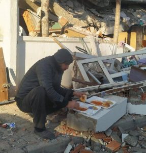 Adıyaman’da görevli depremzede Hemşire Berat Şahin, depremde 10 ilde ve