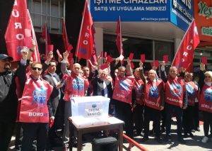 Sağlık çalışanlarının ardından bir kırmızı kart eylemi de Büro-İş Sendikası’ndan